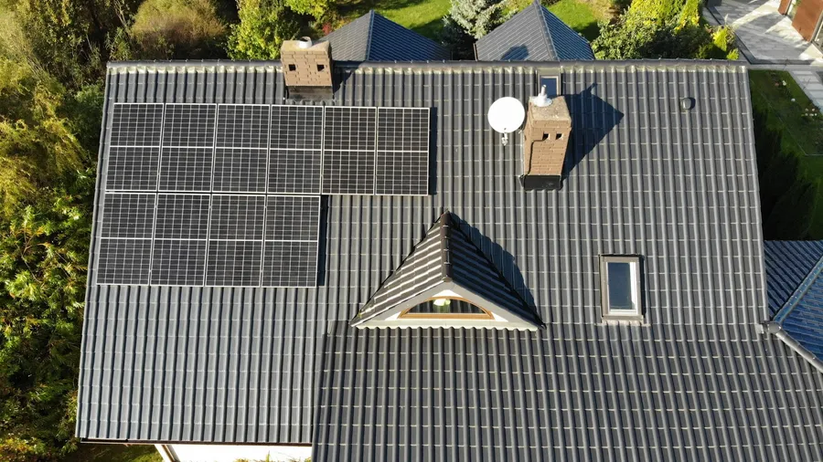 Fotowoltaika z magazynem energii i zasilaniem awaryjnym – Dach