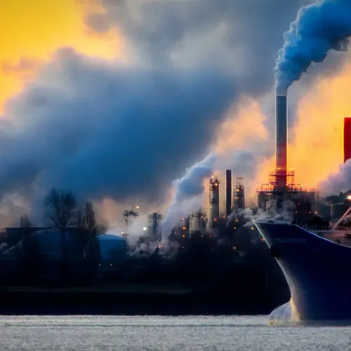Jakie są różnice w śladzie węglowym między użytkownikami energii z sieci a prosumentami?