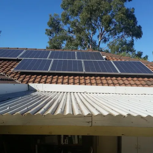 Co to jest system fotowoltaiczny off-grid i kiedy warto go wybrać?