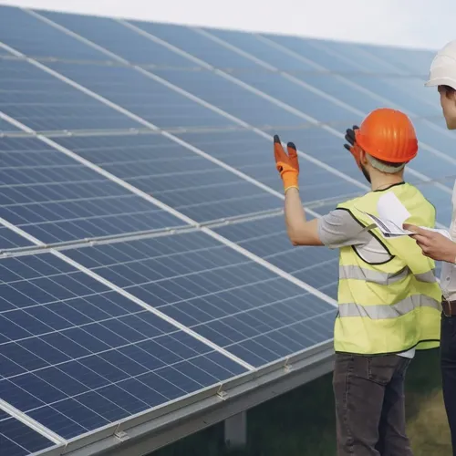 Czy szkoły, szpitale i urzędy powinny inwestować w energię słoneczną?